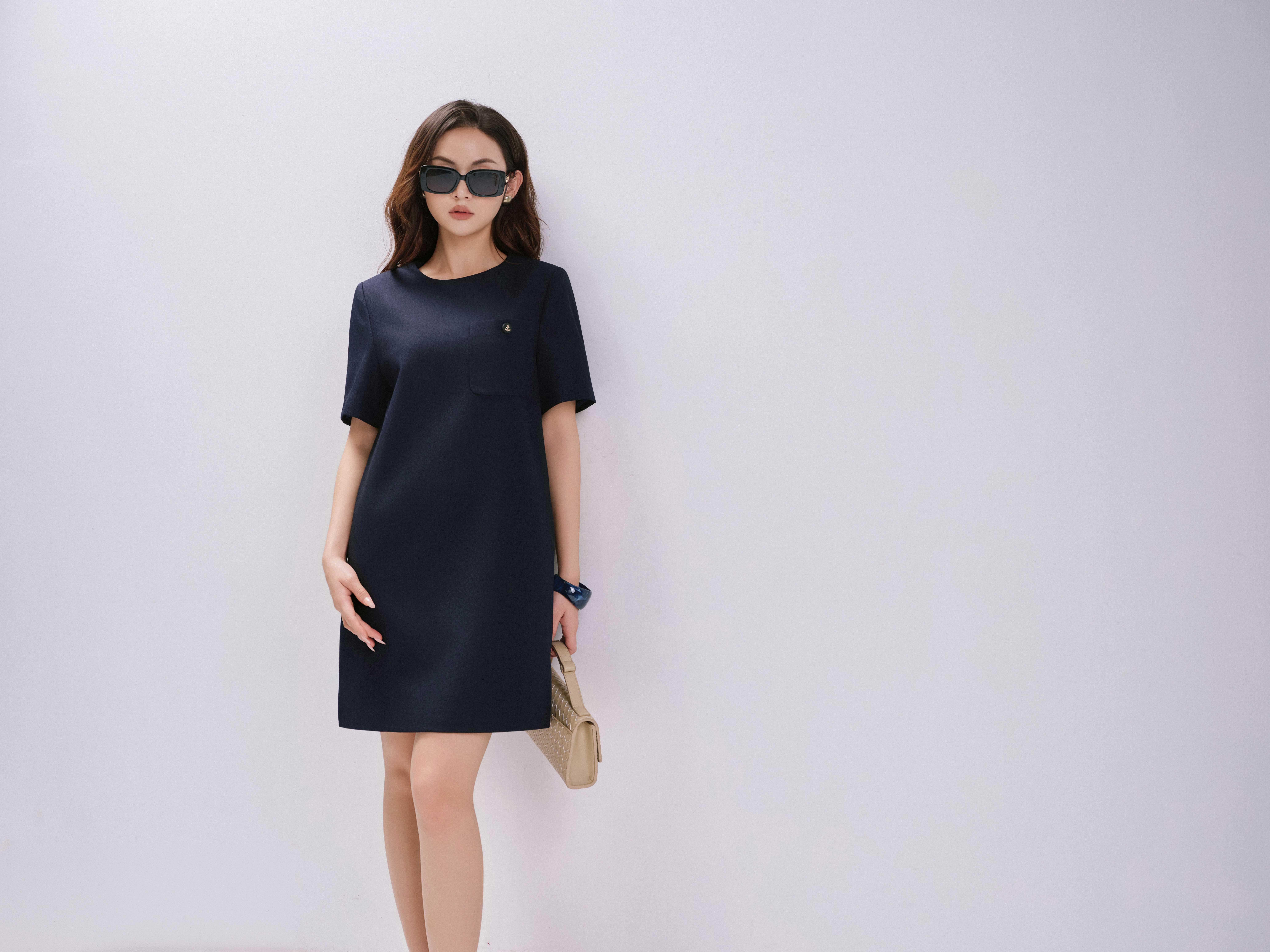 Váy liền suông tay cộc có túi ngực